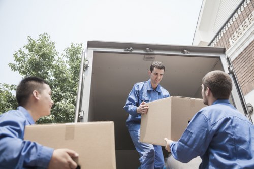 Efficient man and van moving service supporting a local Richmond upon Thames relocation