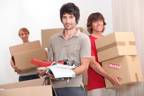 Local home removals logistics in Richmond upon Thames near residential streets