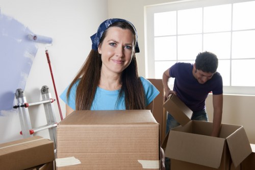 Hiring a removal truck for home or office relocation
